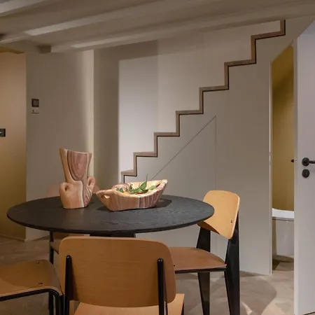Mihotel Serlin Отель Лион